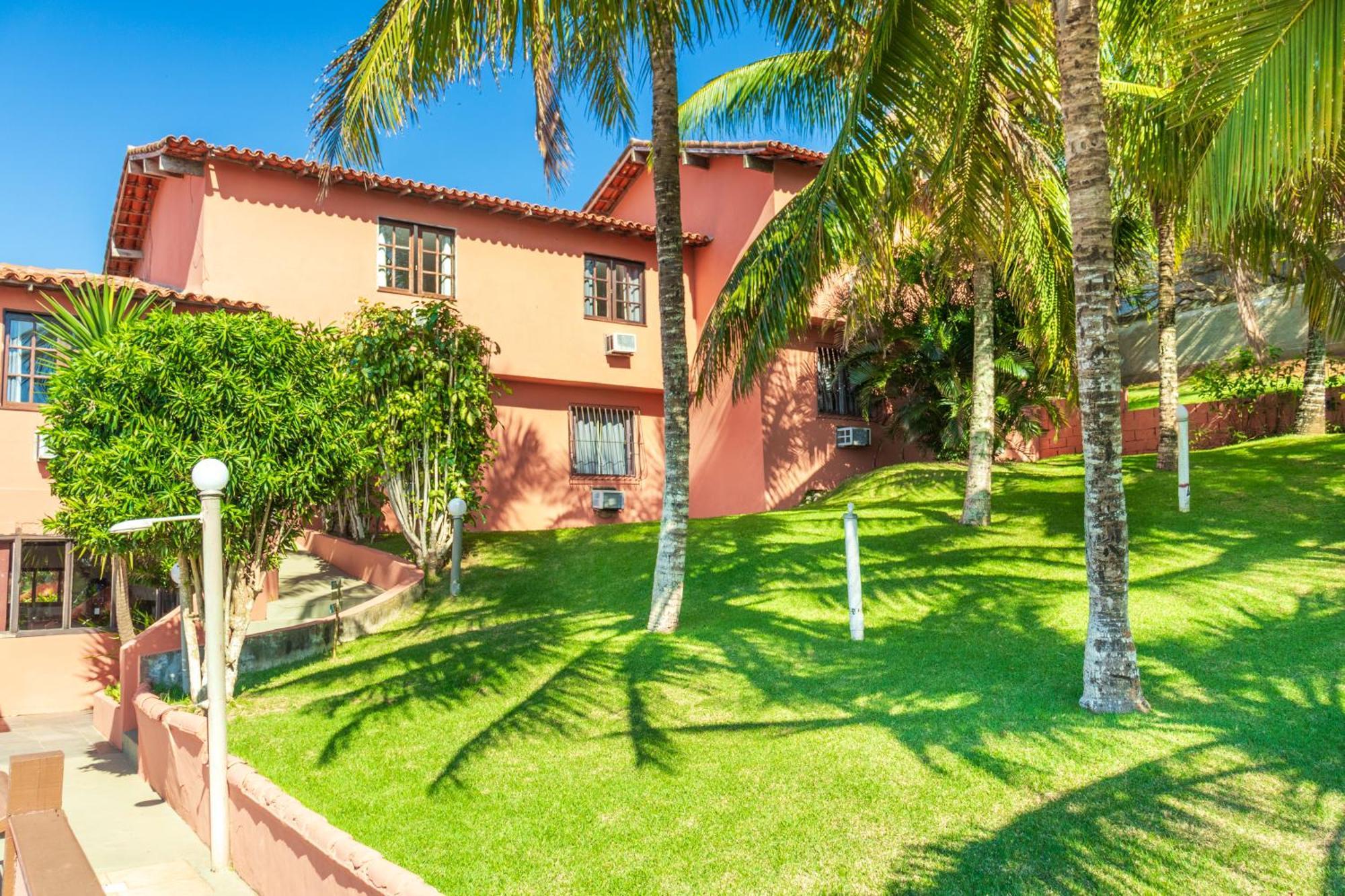 Dos Coqueiros Inn *