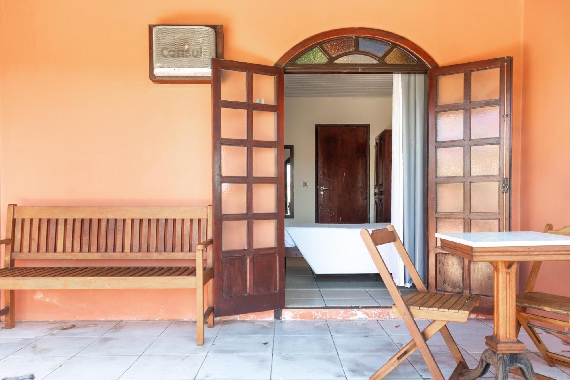 Dos Coqueiros Inn *